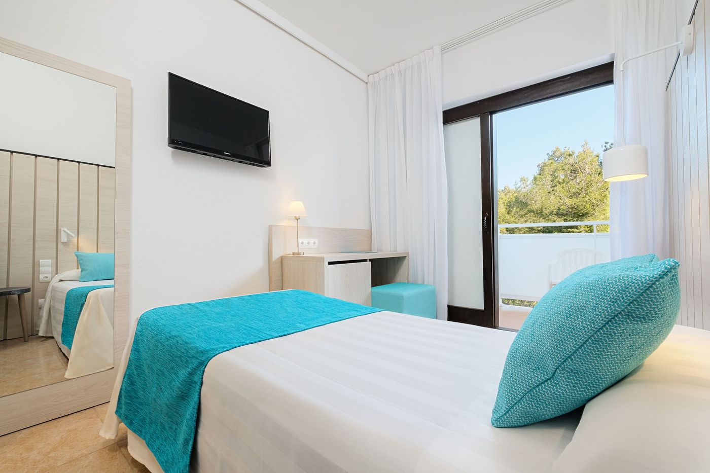 Azuline-Hotel-Bergantin-Room-21