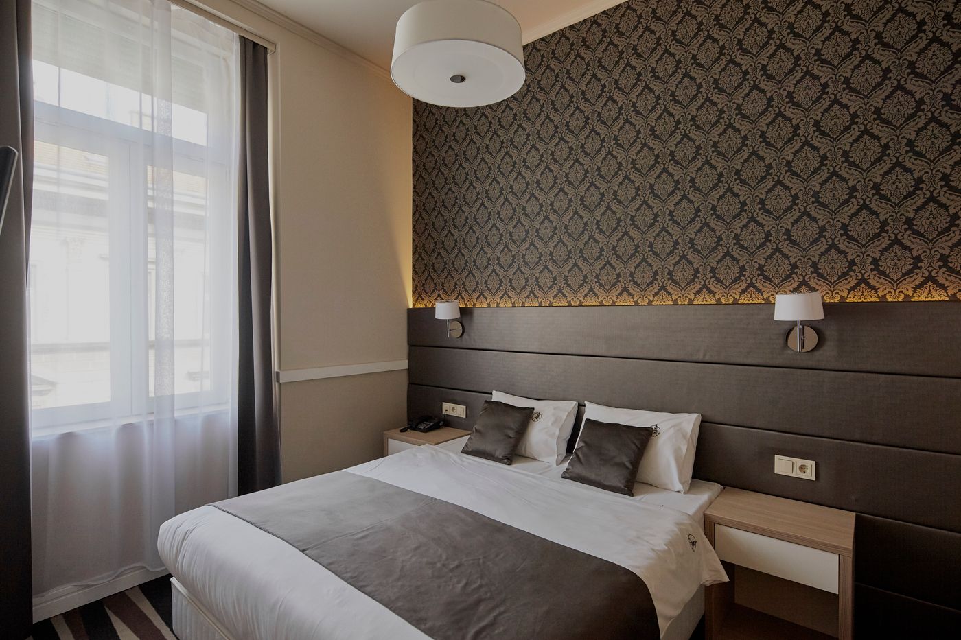 Hotel-Central-Basilica-Room-16