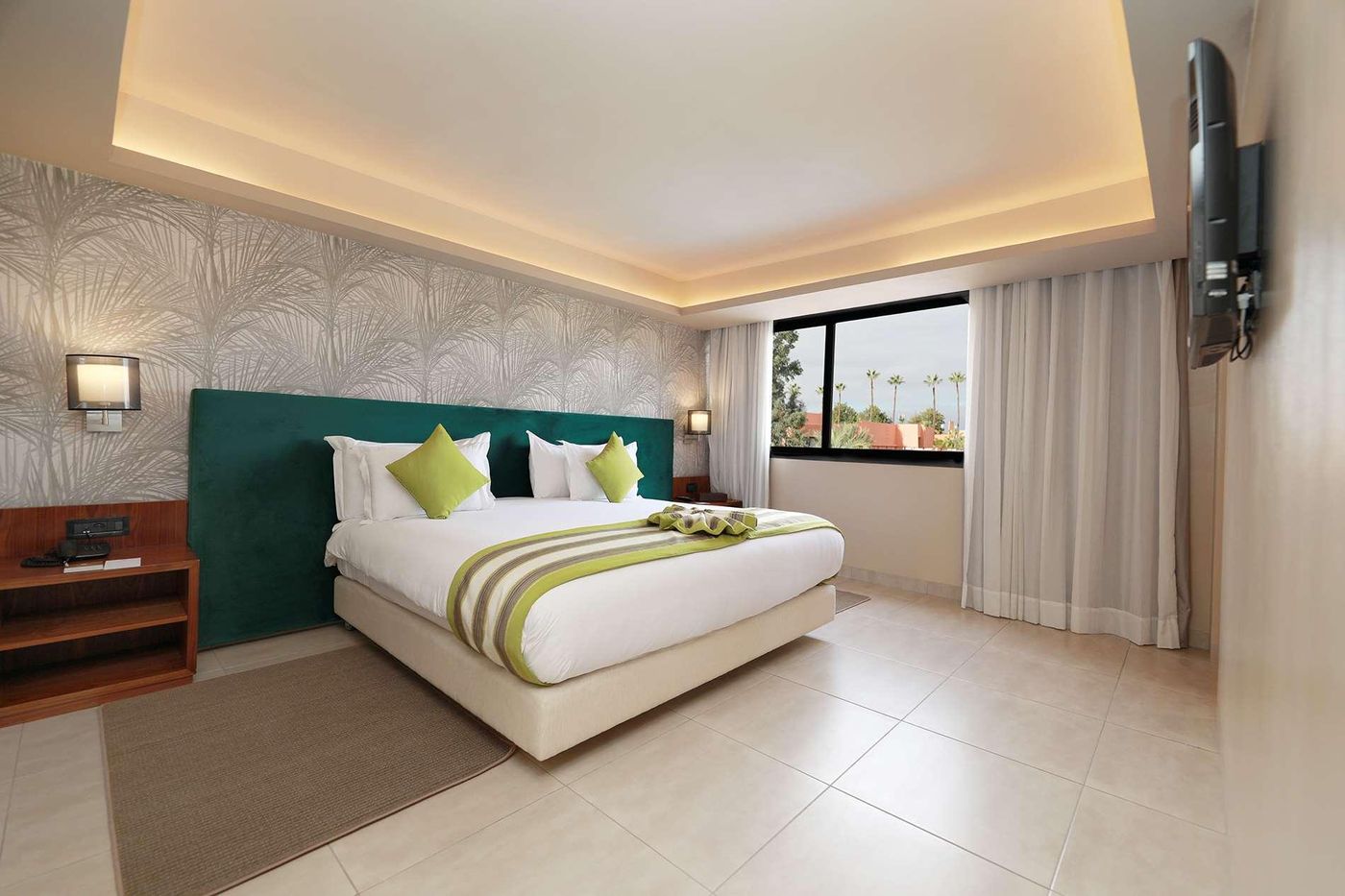 Kenzi-Rose-Garden-Room-15