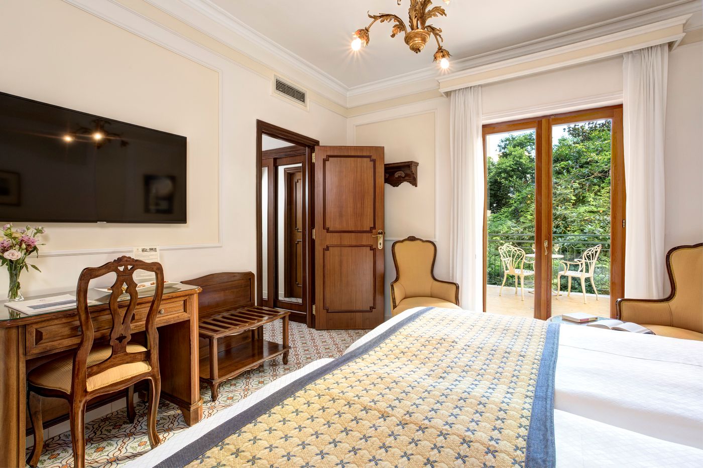 Grand-Hotel-de-la-Ville-Room-28