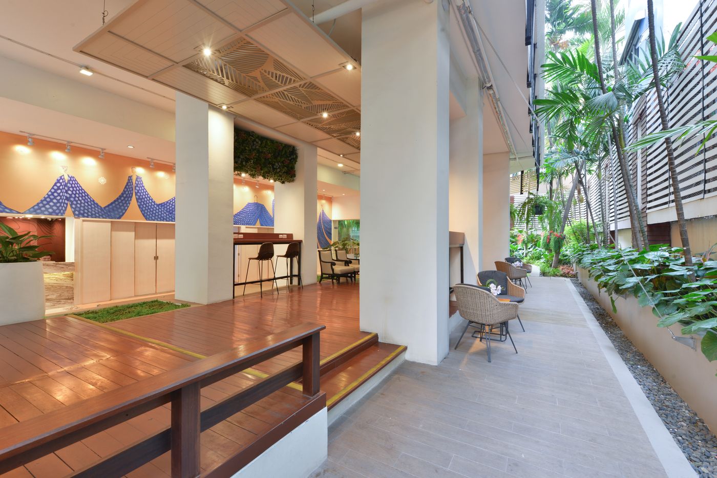 Centre-Point-Plus-Hotel-Pratunam-General-view-7