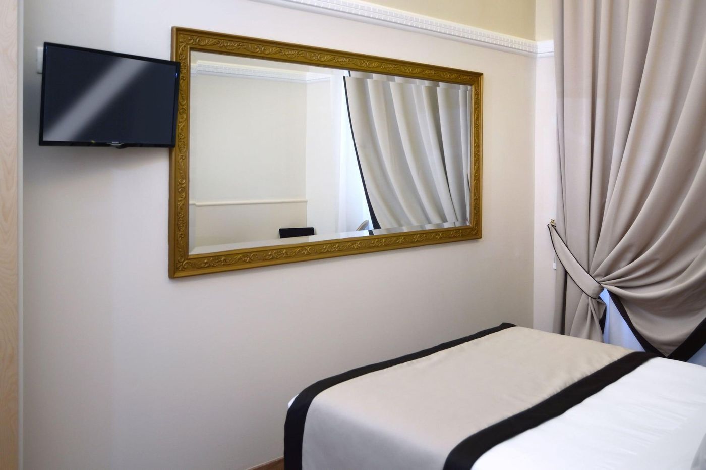 Grand-Hotel-Vittoria-Room-38