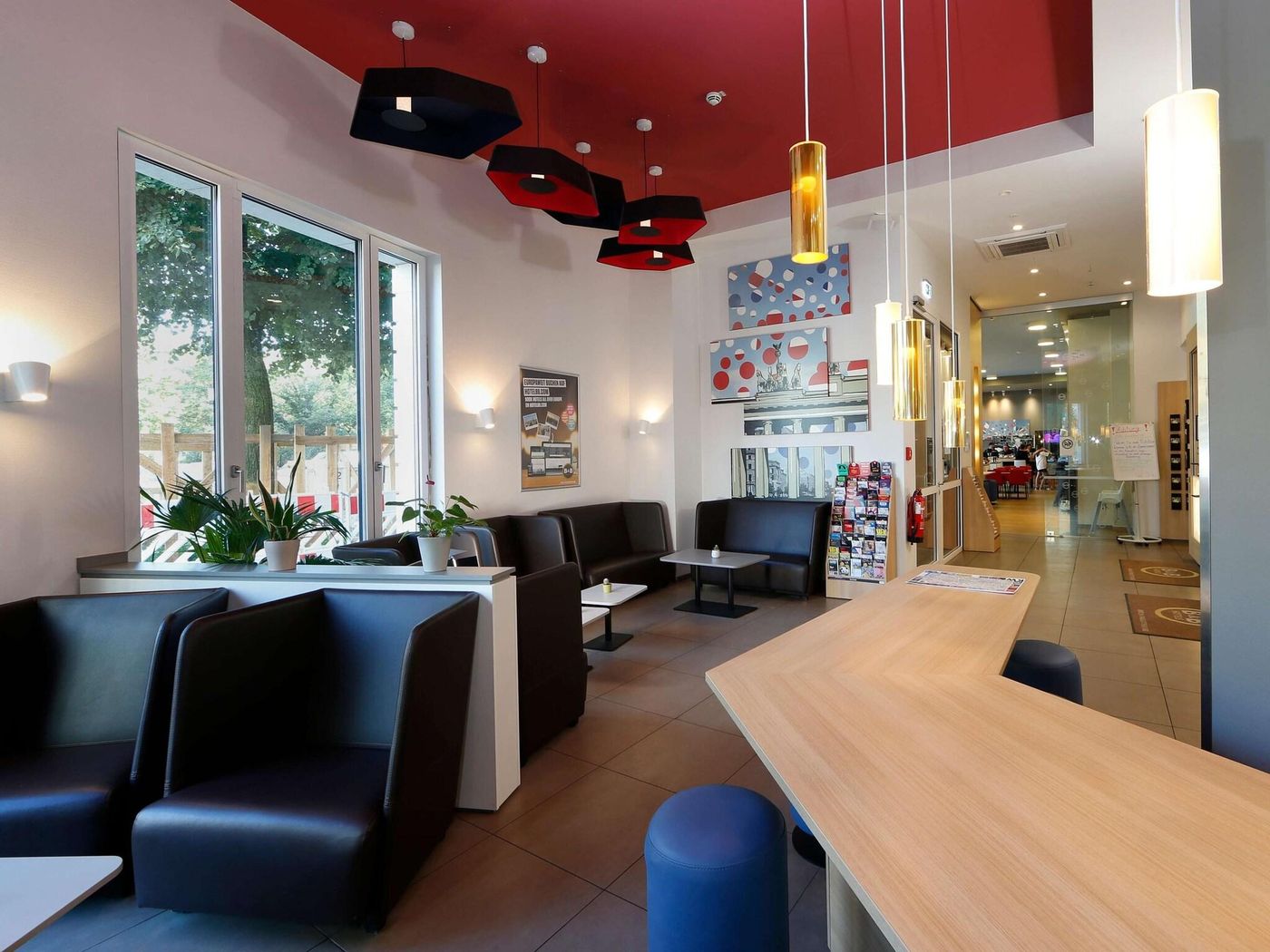 B-B-Hotel-Berlin-Charlottenburg-Lobby-4