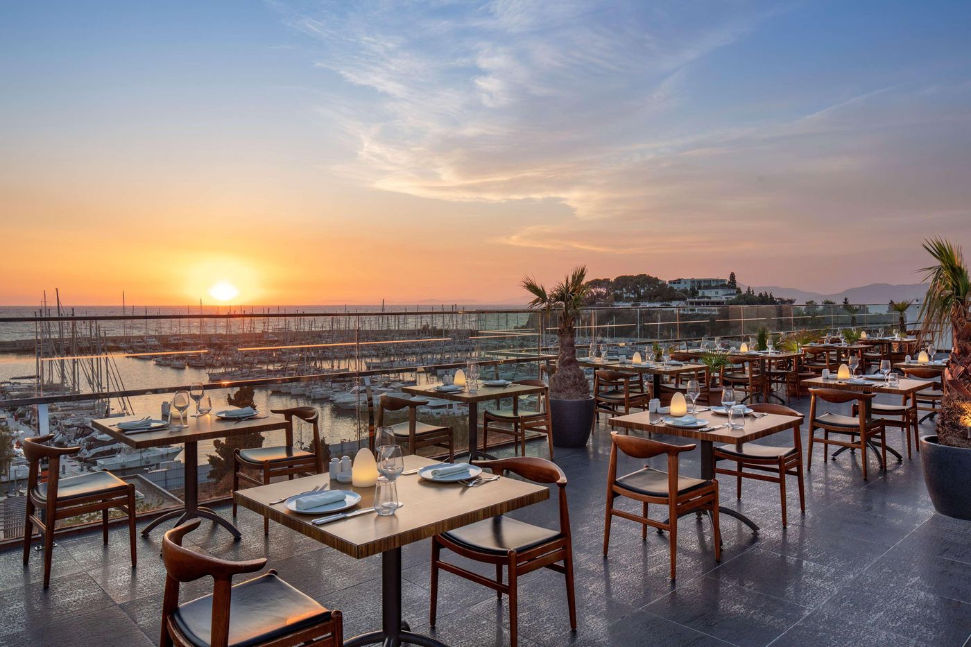 DoubleTree-by-Hilton-Kusadasi-Restaurant-24