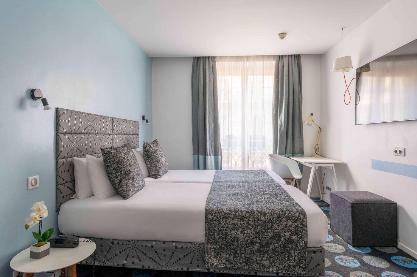 Astoria-Astotel-Room-18