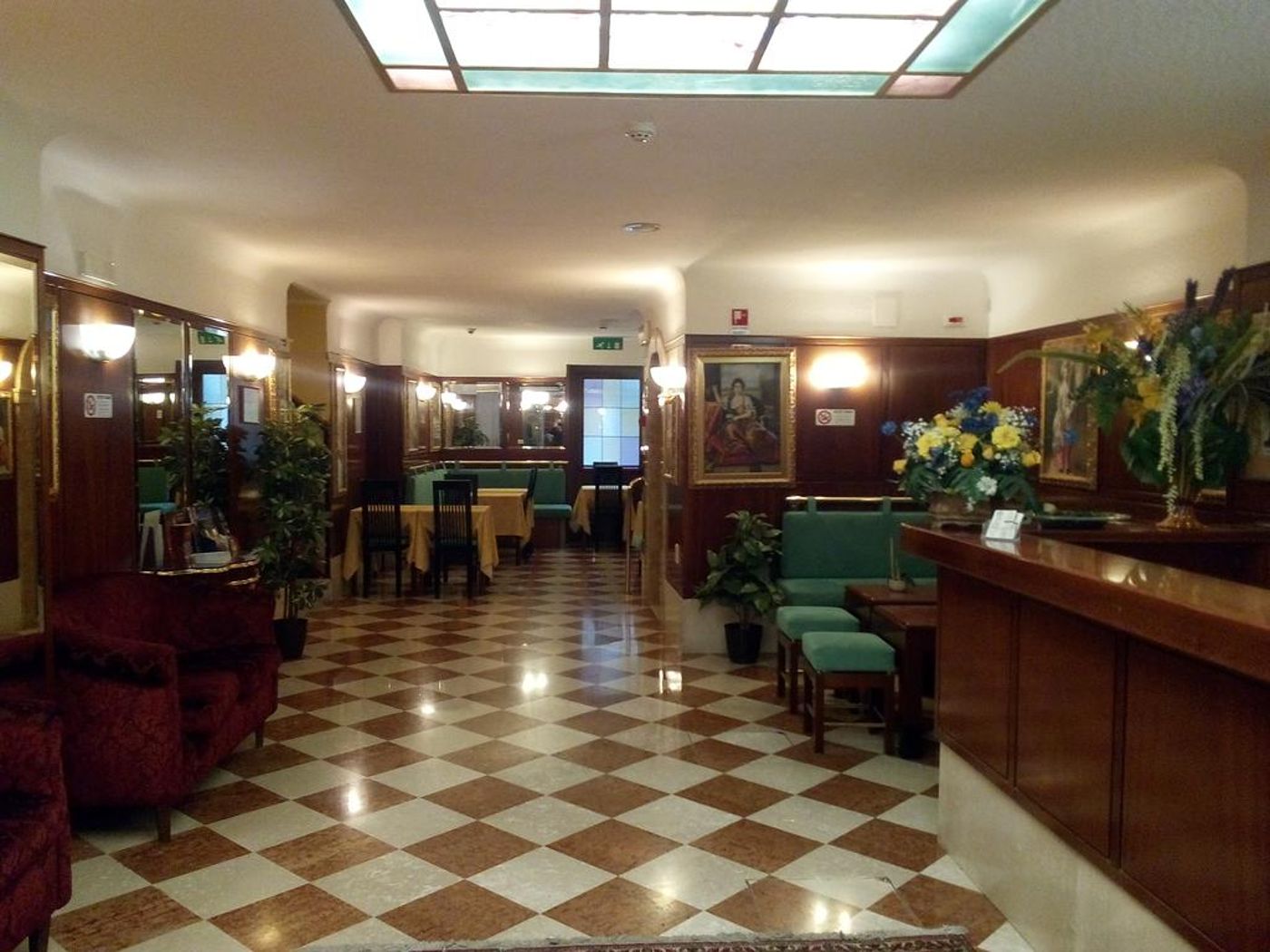 Hotel-Diana-Lobby-7