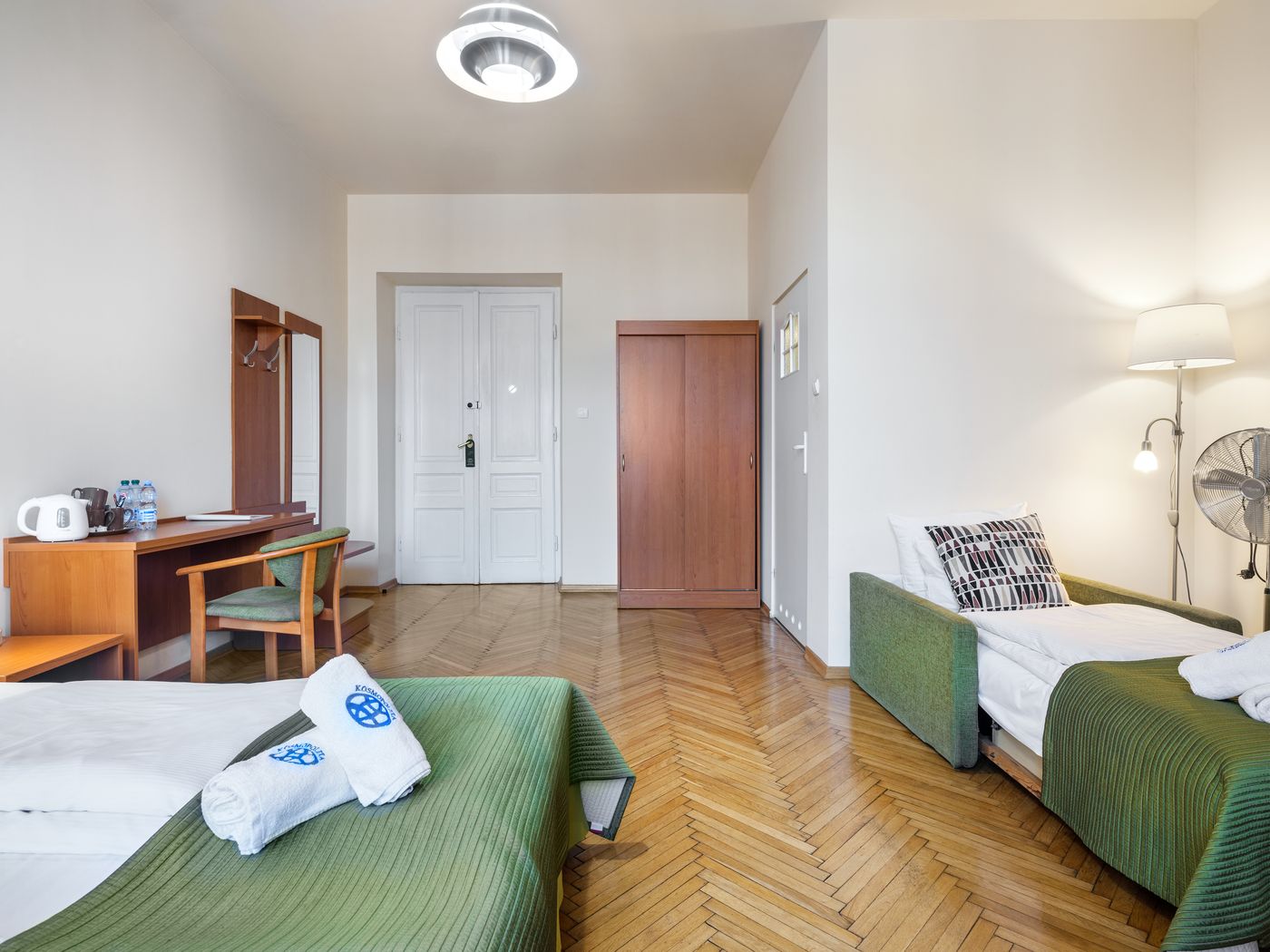 Kosmopolita-Rooms---Apartments-Room-17