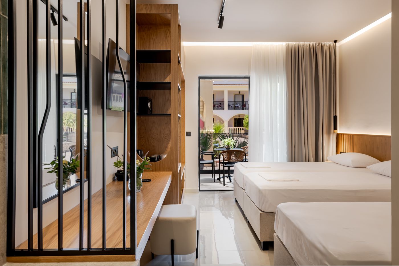 Canadian-Hotel-Room-18