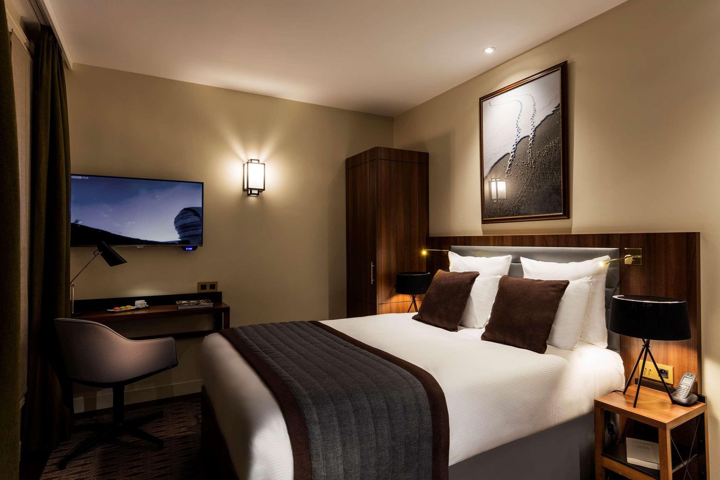 Hotel-Mayflower-Opera-Room-29