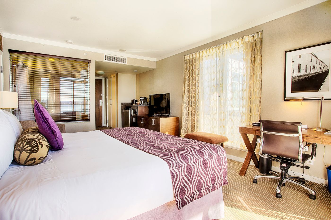 Pinnacle-Hotel-at-the-Pier-Room-7