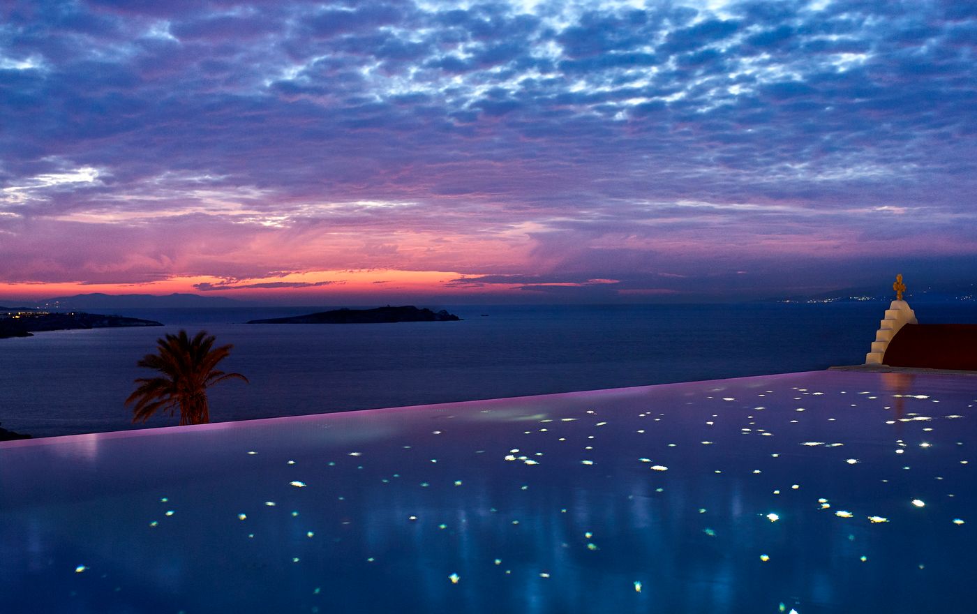 Bill---Coo-Suites-and-Lounge-Pool-14