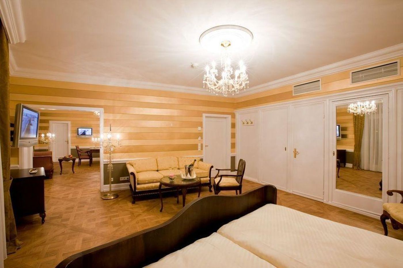 Heliopark Bad Hotel Zum Hirsch-Germany-Baden-Baden-General view-10