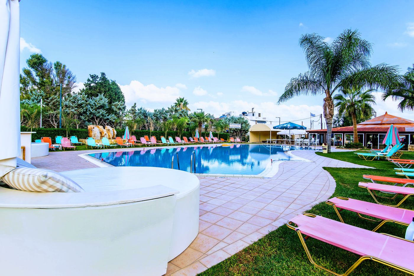 Yiannis-Manos-Apartments-Pool-7