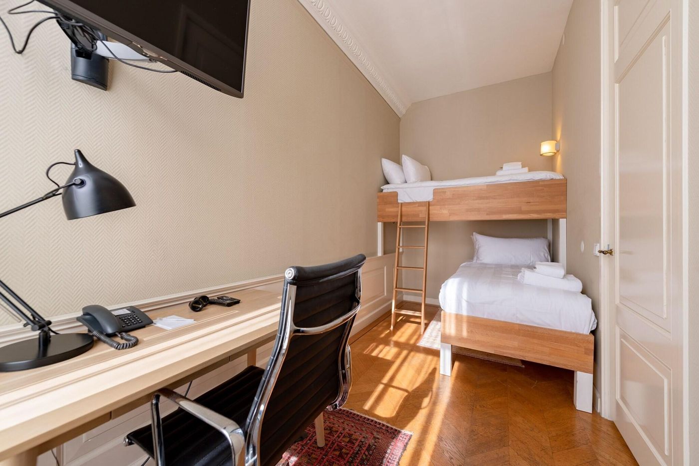 Catalonia-Vondel-Amsterdam-Room-7