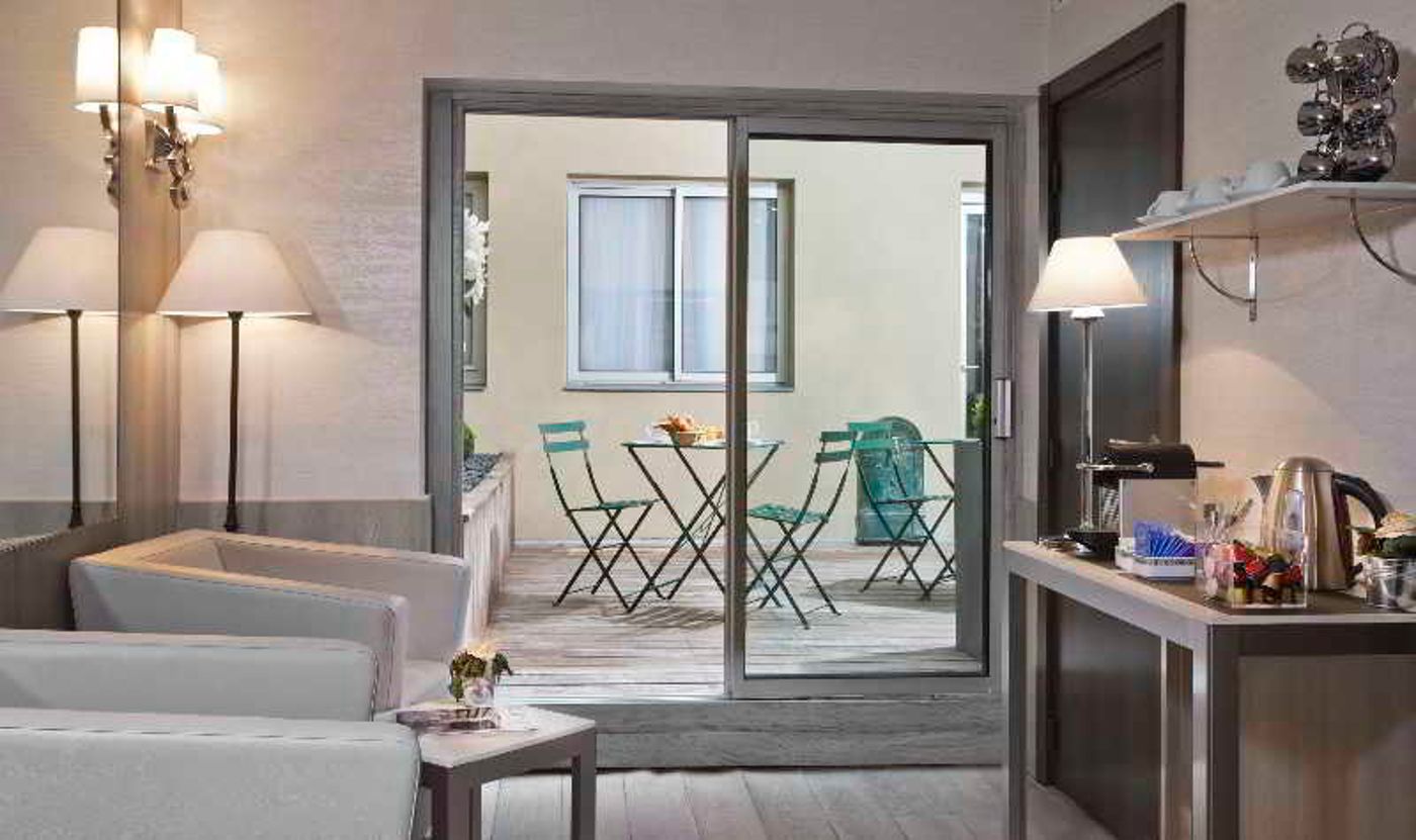 Longchamp-Elysees-Bar-16