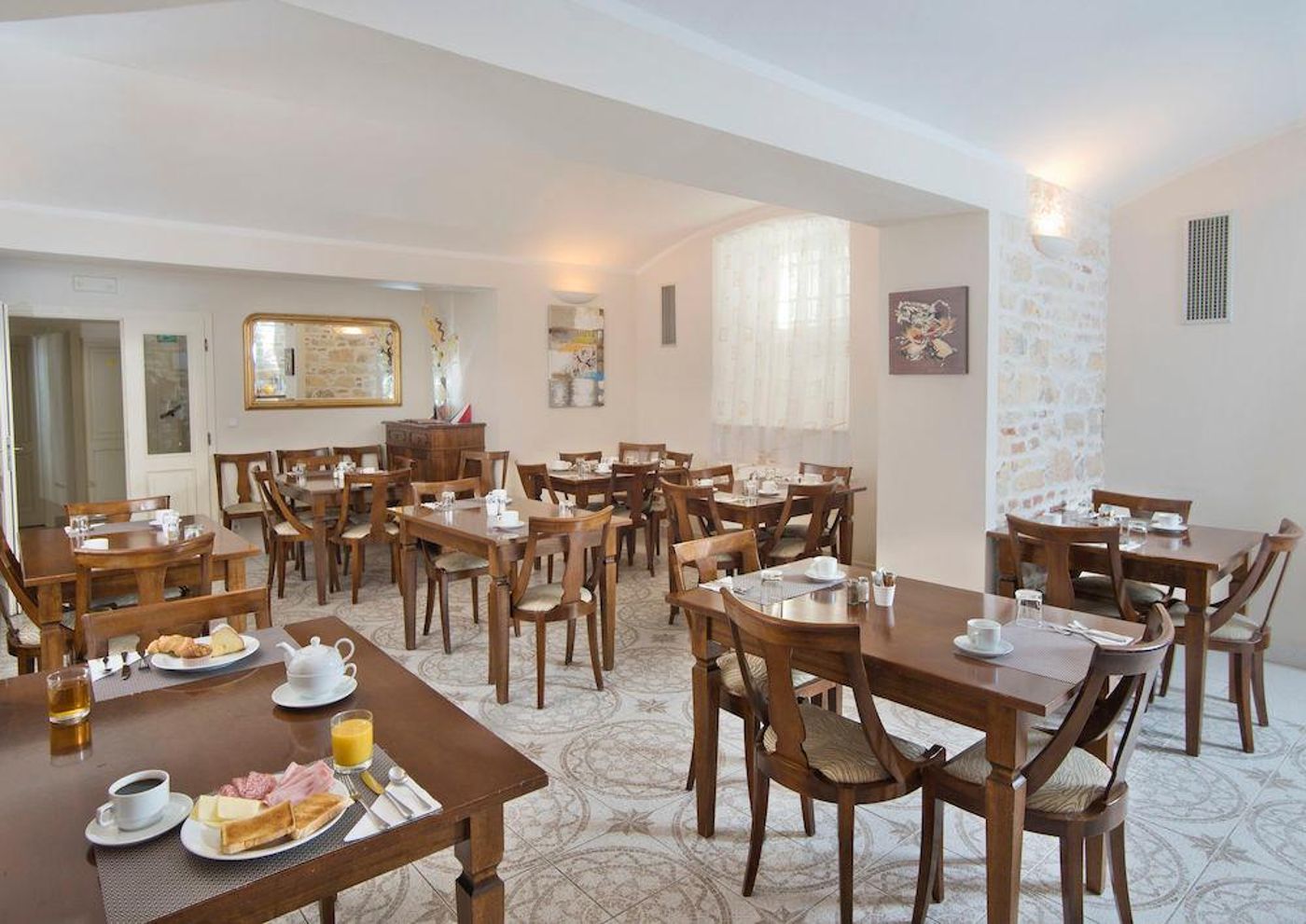 Sunrise-Czech Republic-PRAGUE-Restaurant-6