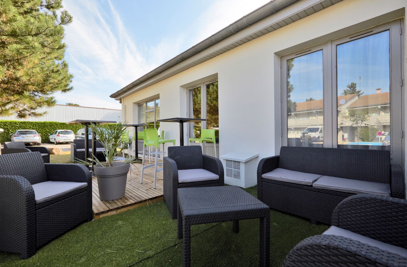 Campanile Lyon Sud - Feyzin - France - FEYZIN - Terrace - 1