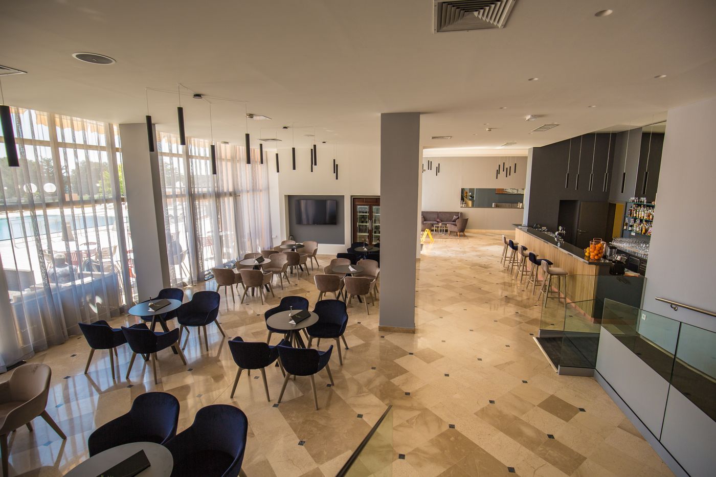 Hotel-Holiday-Lobby-47