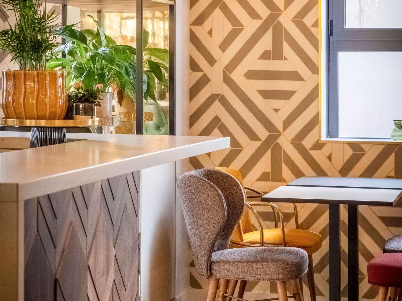 Hotel-Mercure-Paris-Bercy-Bibliotheque-Bar-16