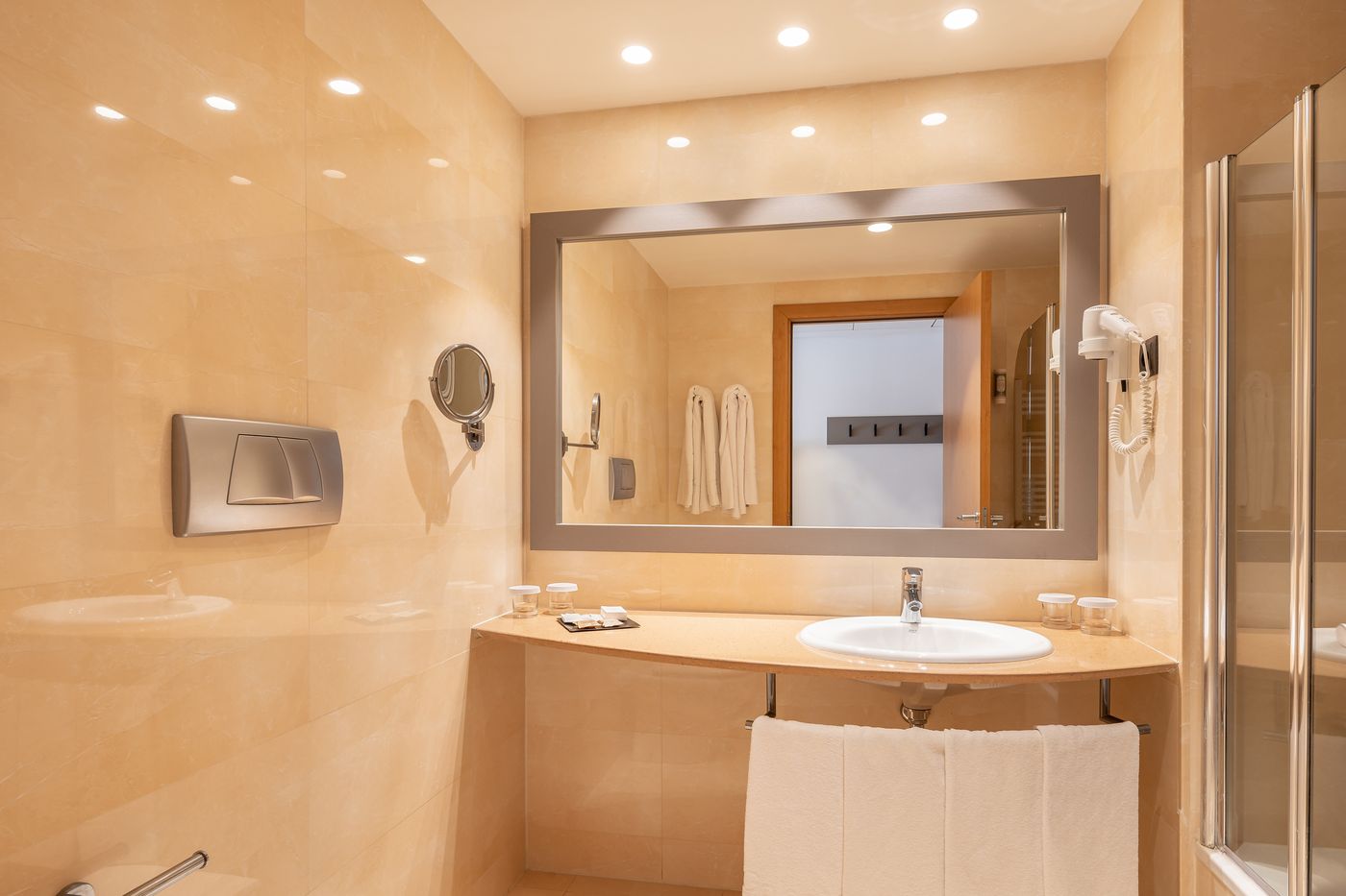 Golden-Bahia-de-Tossa-Room-38