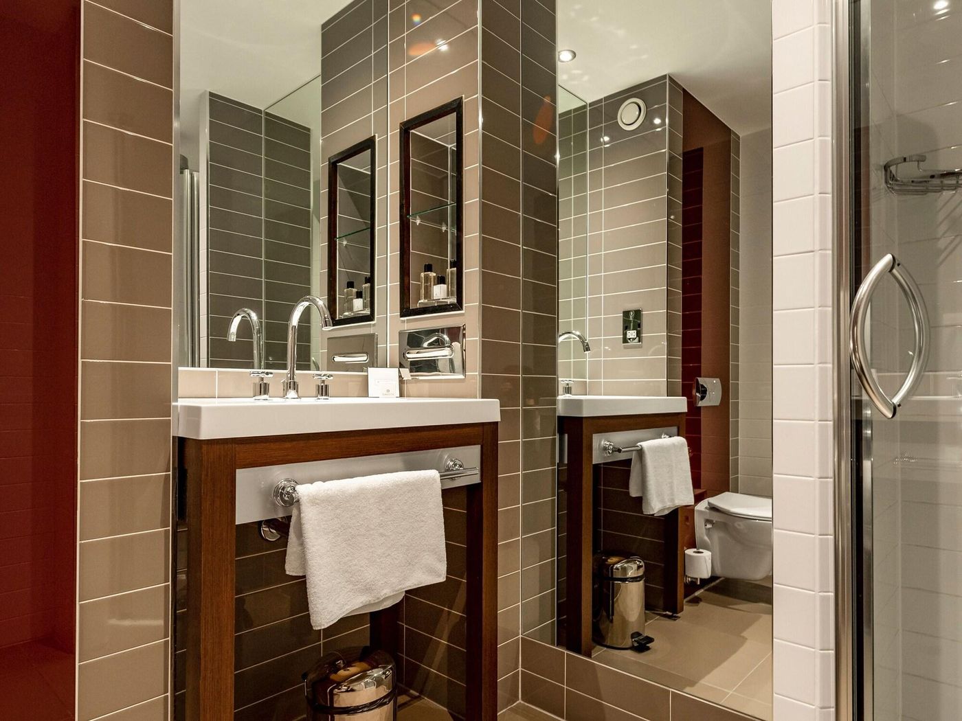 Dakota Eurocentral-United Kingdom-Motherwell-Room-9