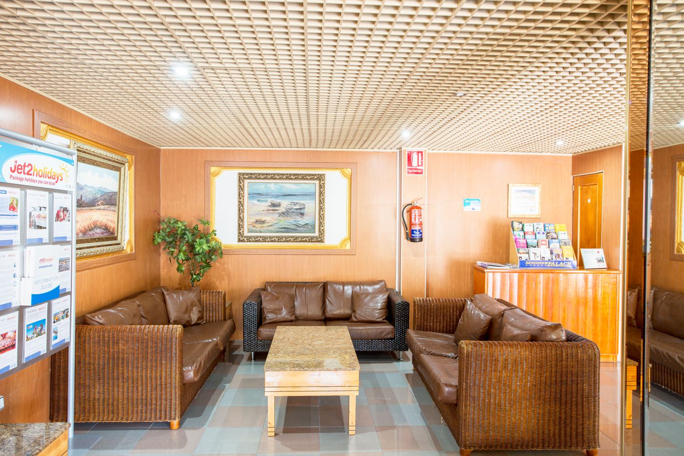 Magic-Villa-Benidorm-Lobby-22