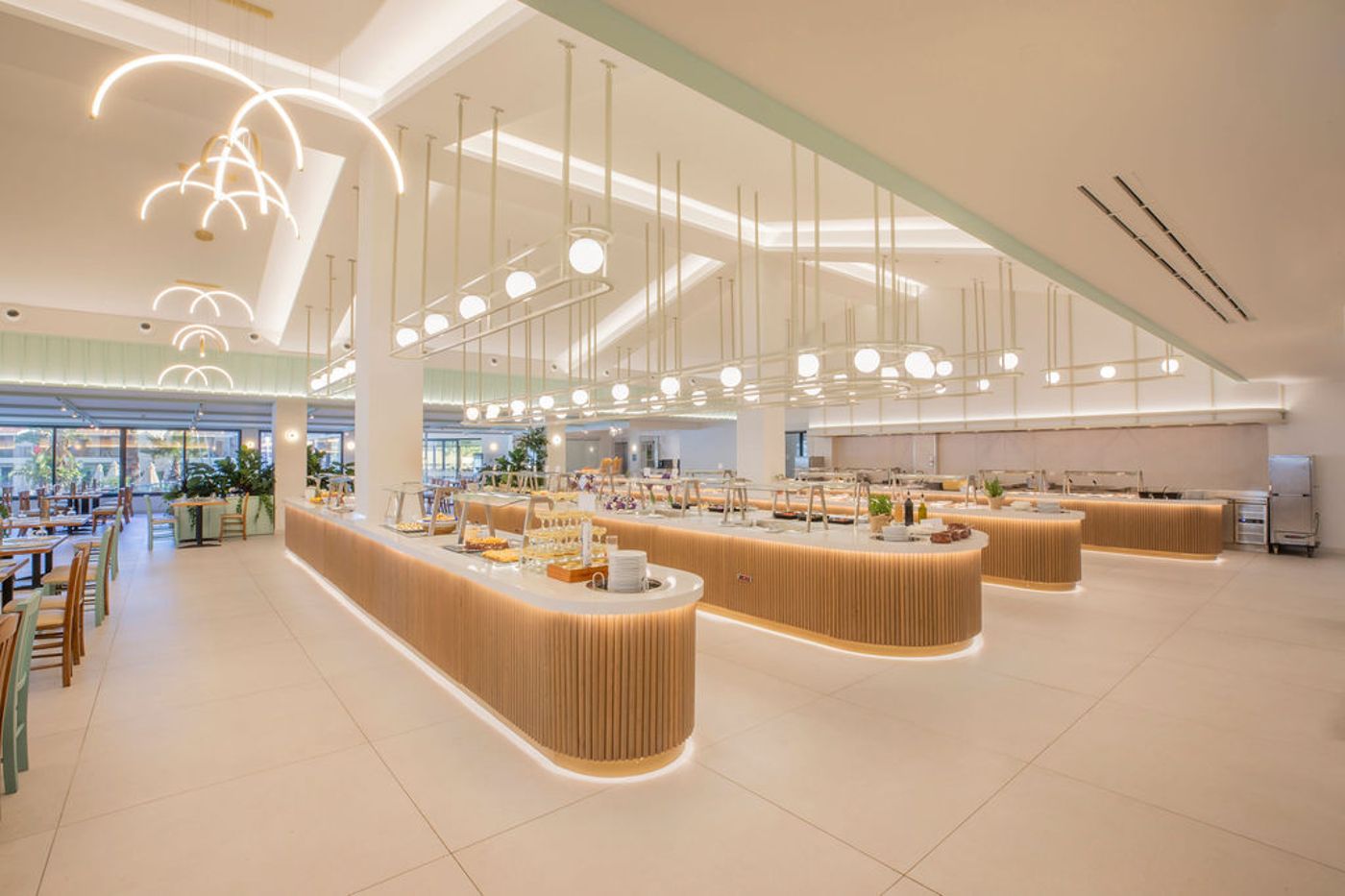 Golden-Coast-Hotel-and-Bungalows-Restaurant-38