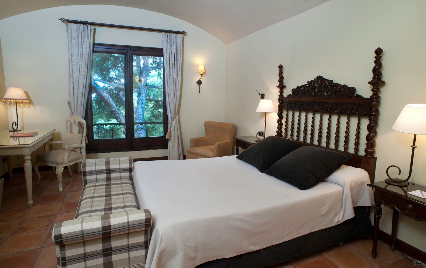 Gran-Hotel-Rey-Don-Jaime-Room-20