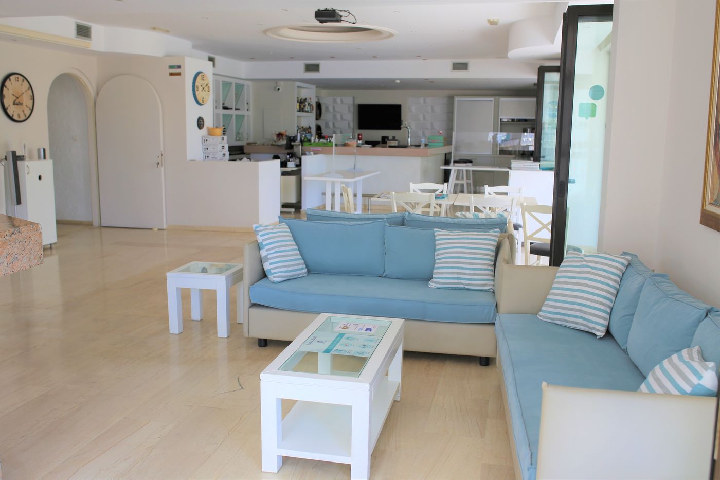 Castro-Hotel-Lobby-51