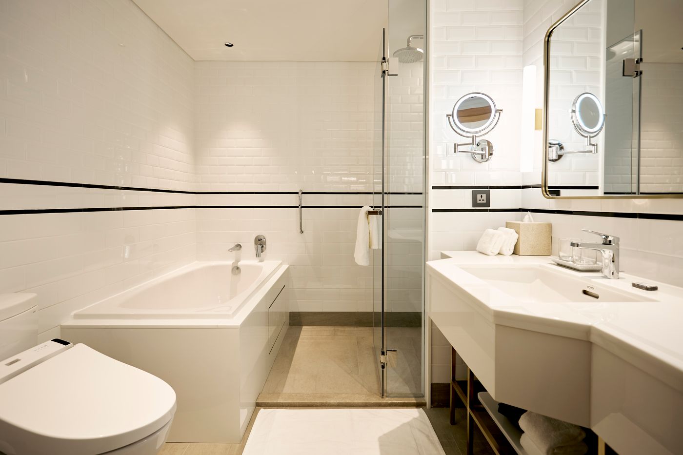 Montien-Hotel-Surawong-Room-43