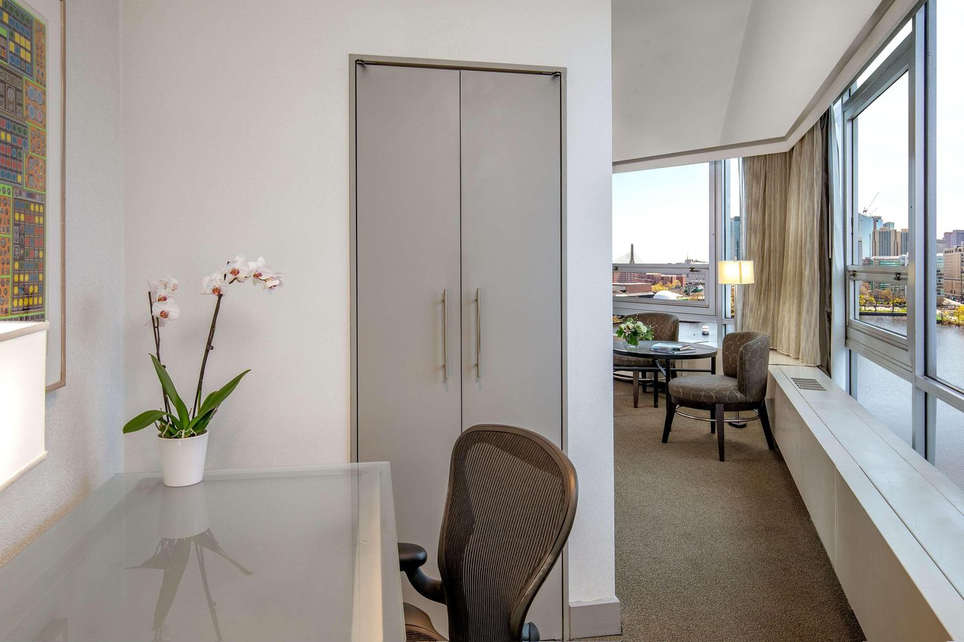 The-Royal-Sonesta-Boston-Room-28