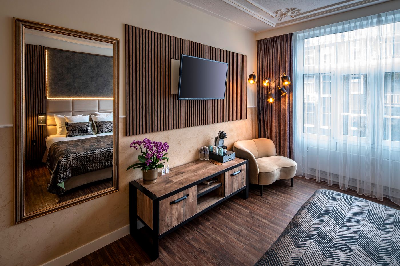 Hotel-Jupiter-Room-12