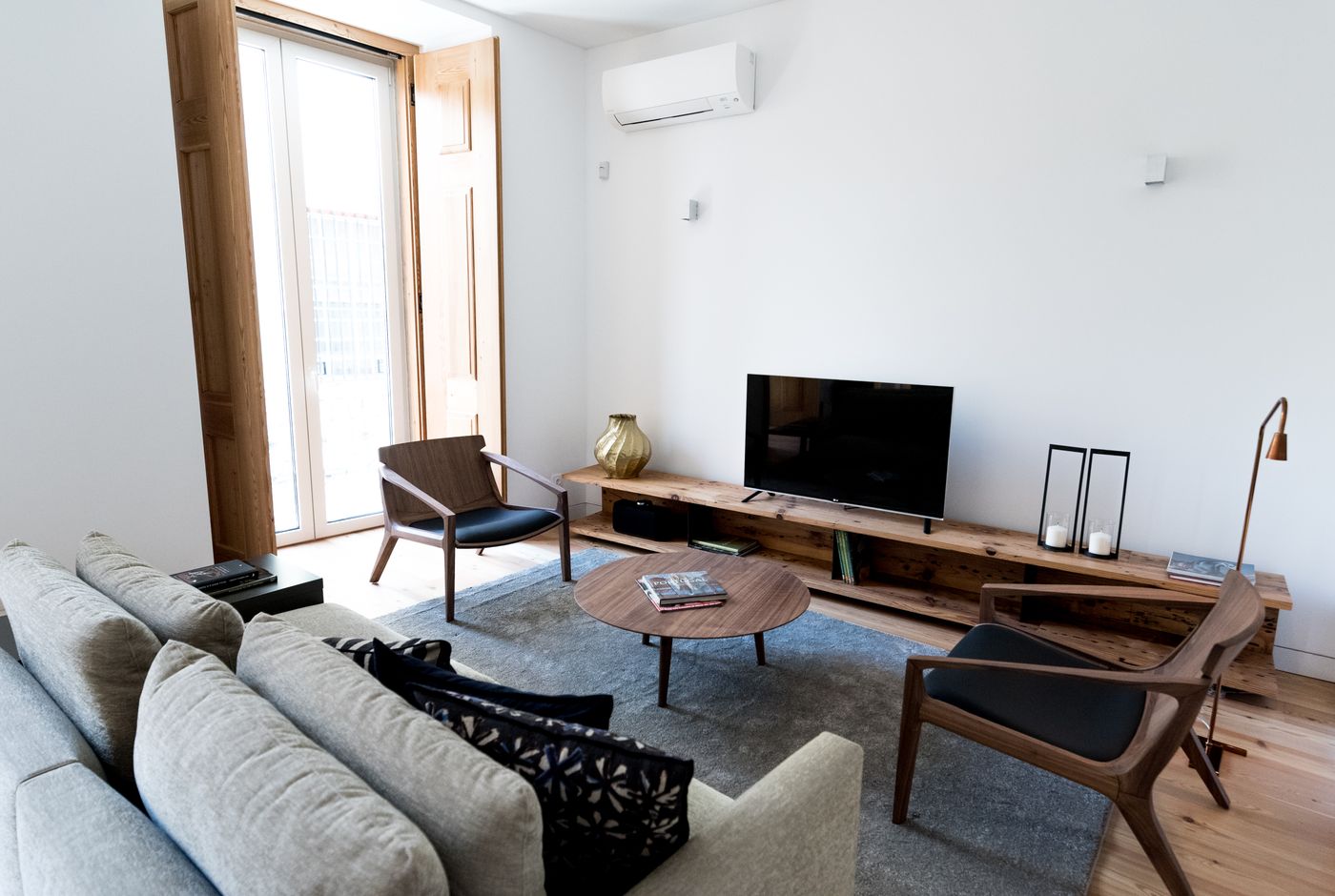 Flora-Chiado-Apartments-Room-20