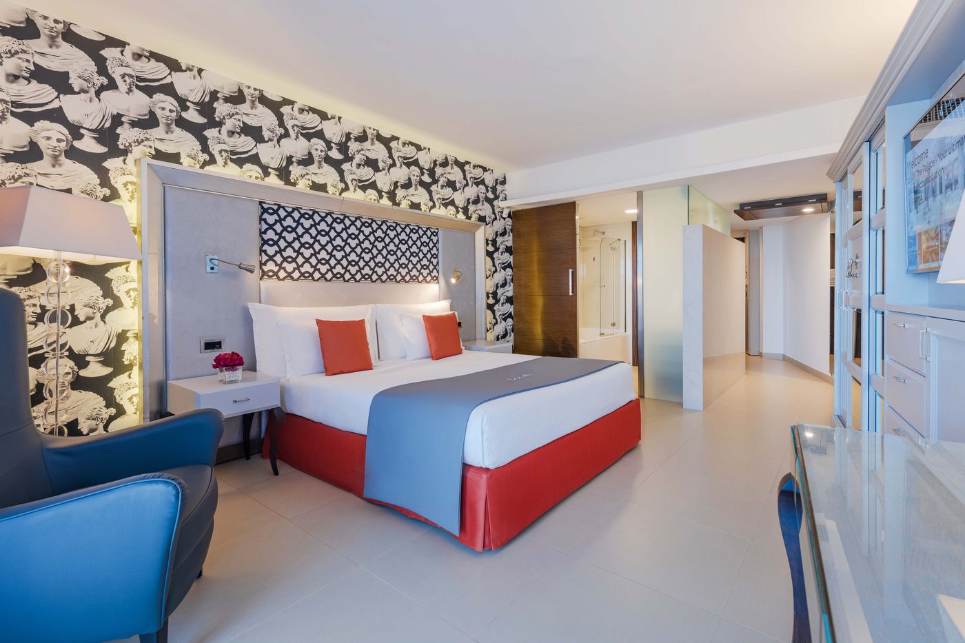 12 AX The Palace - Rooms - Deluxe Room 1.jpg