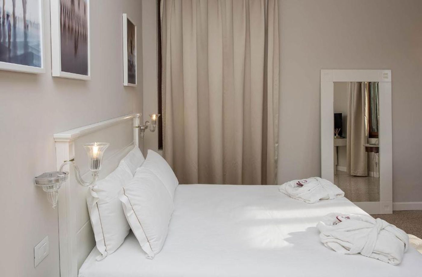 Sonder-Salute-Palace-Room-37