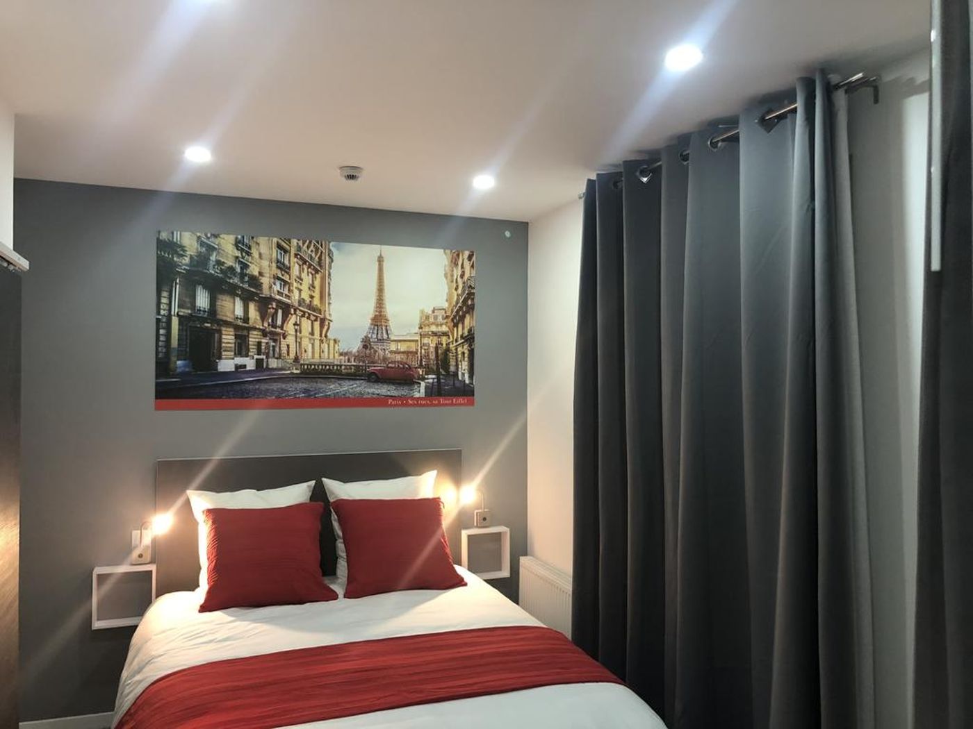 Paris-Hotel-Clichy-Room-15