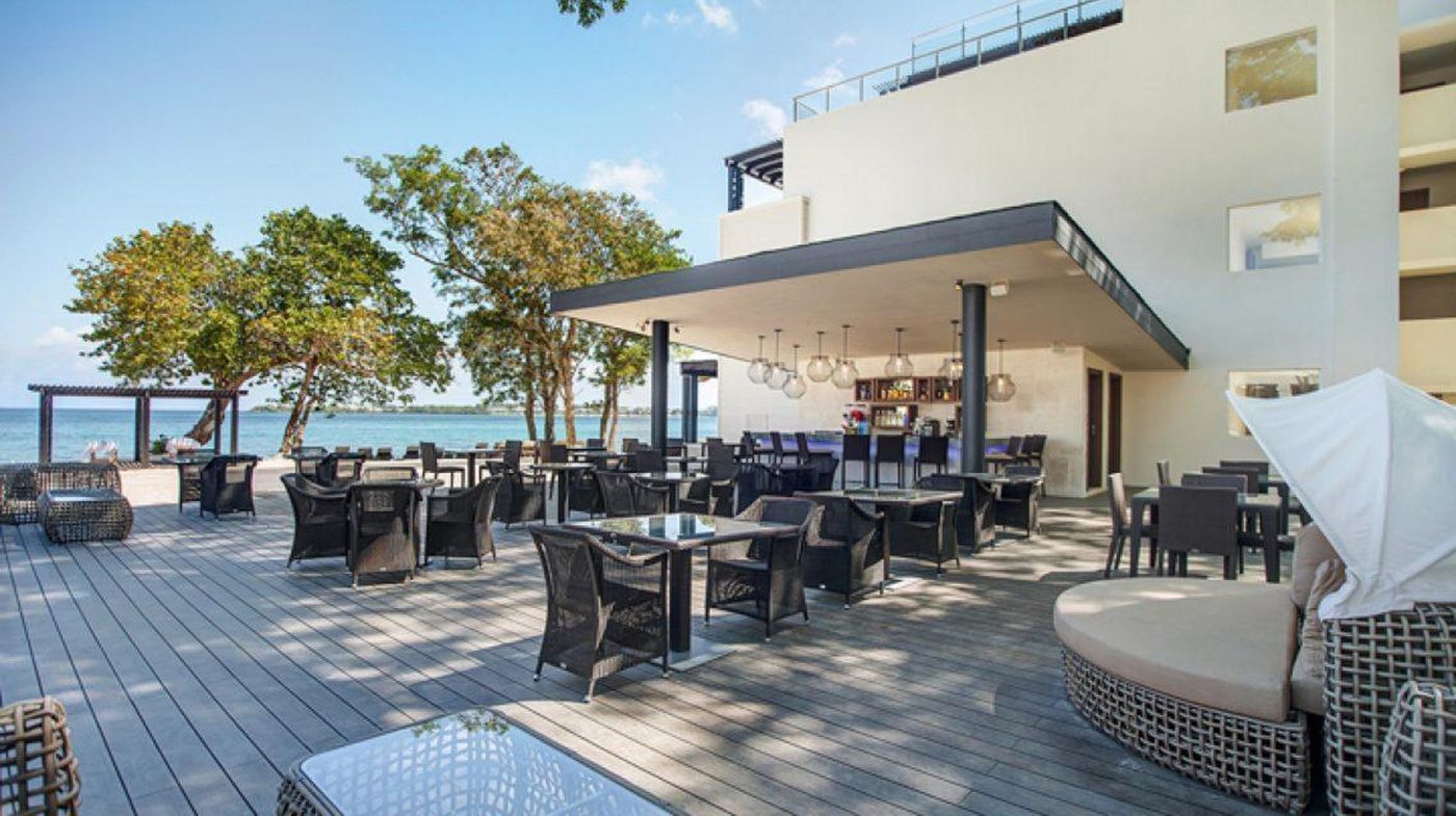 Royalton-Negril-Resort---Spa-All-Inclusive-Terrace-15
