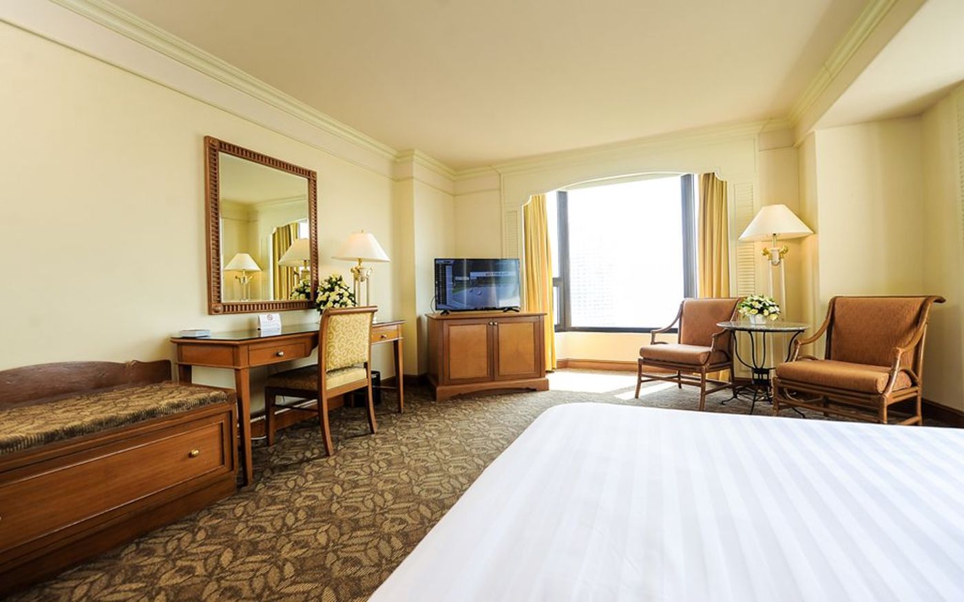 Montien-Riverside-Bangkok-Hotel-Room-18