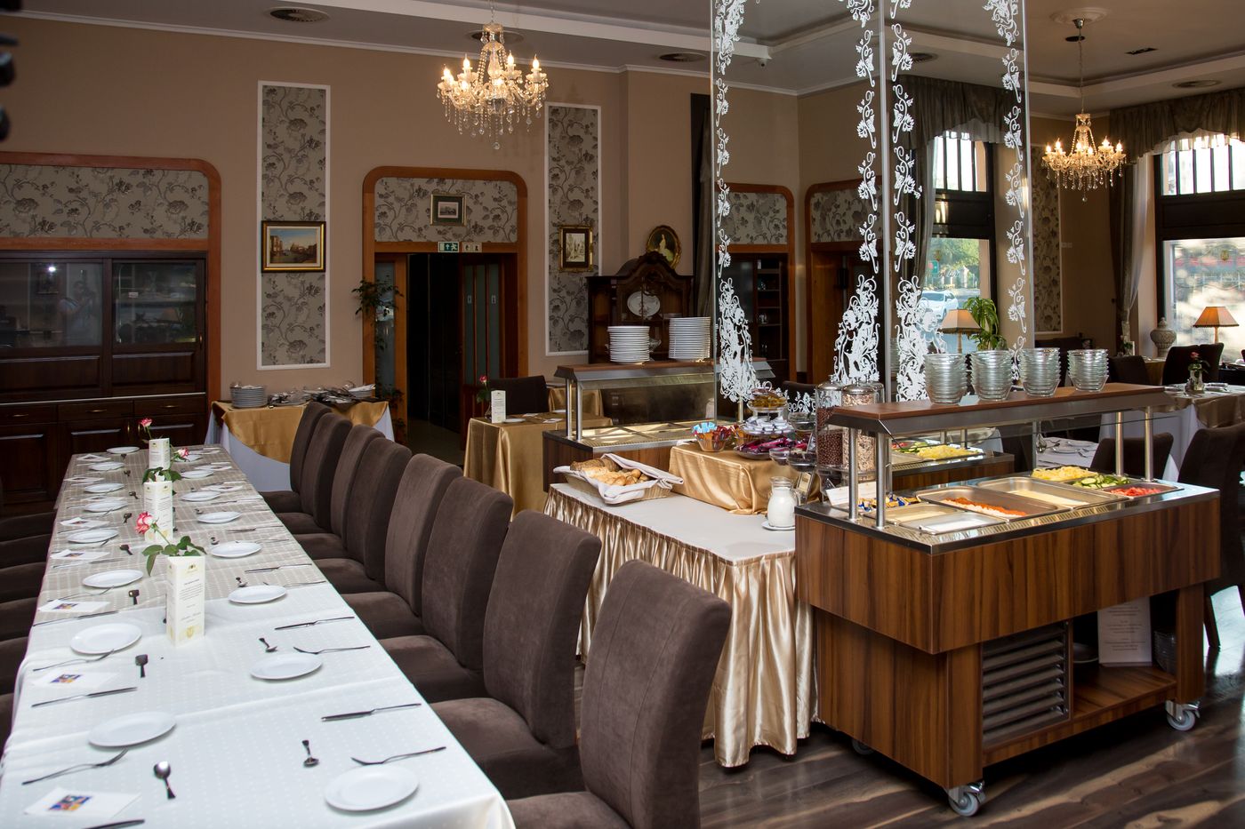 Queen-Elizabeth-Hotel-Restaurant-16