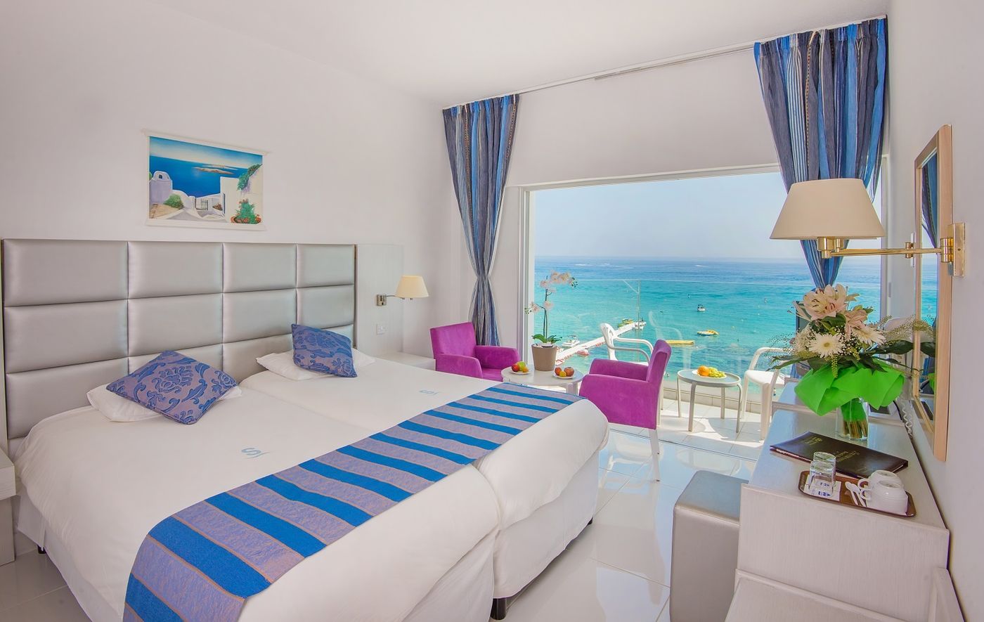 Silver-Sands-Beach-Hotel-Room-15