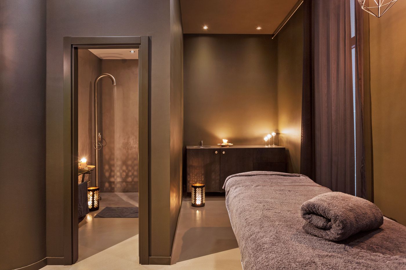 Marble-AMA-Andalucia-Sports-and-Entertainment-59