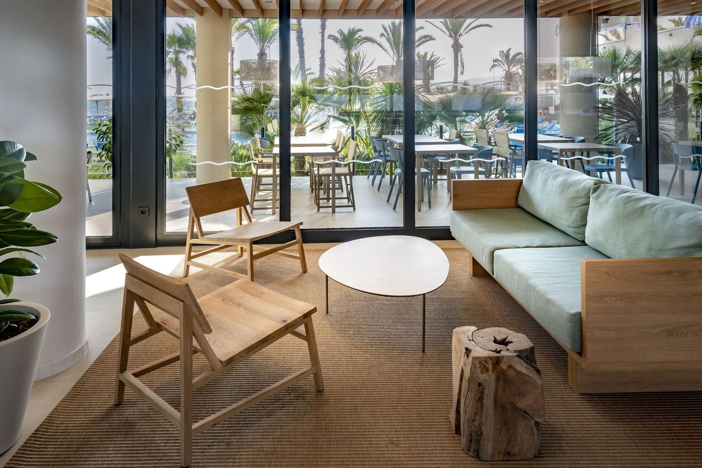 Hotel-Caprici-Lobby-41