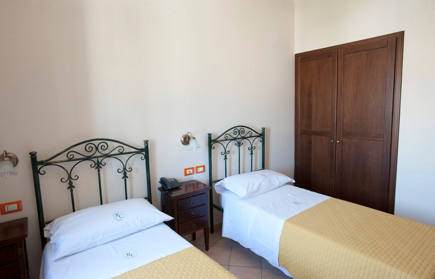 Hotel-Columbia-Room-4