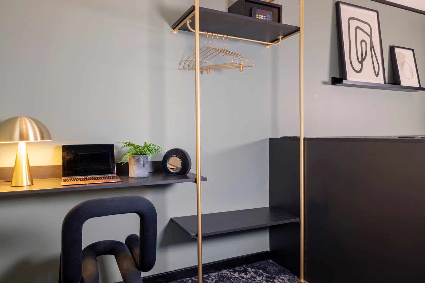 Au-Palais-de-Chaillot-Room-35