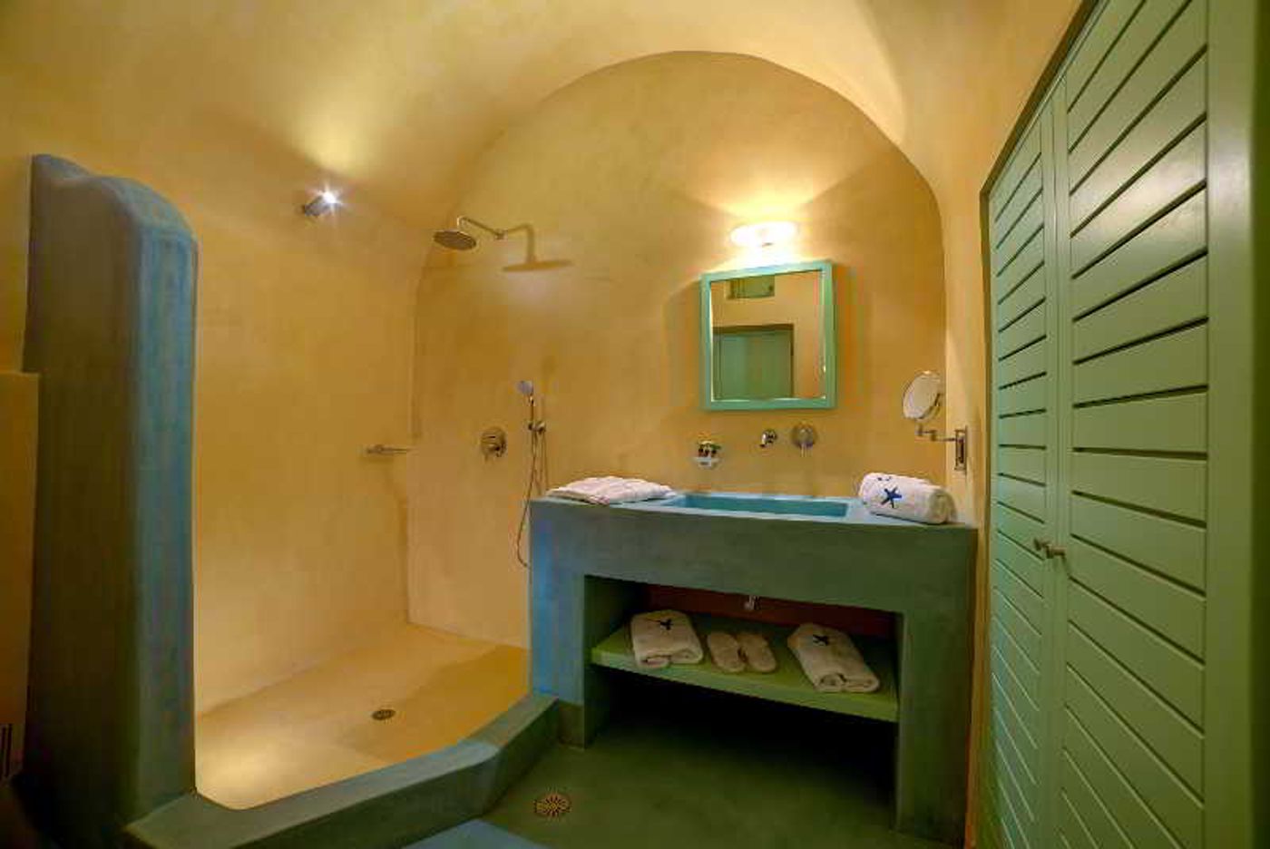 Santorini-Royal-Suites-Room-12