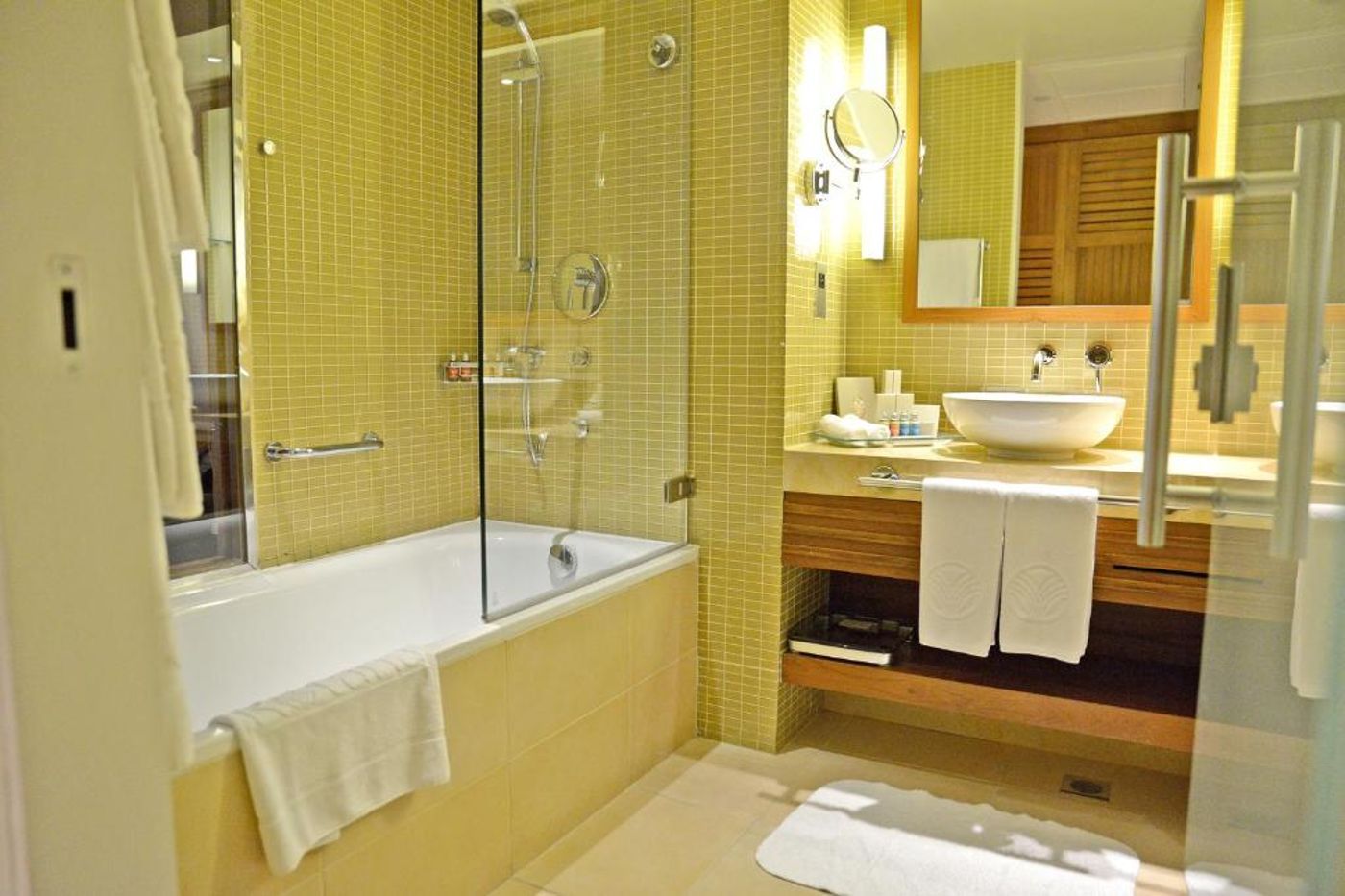 Yas-Island-Rotana-Room-31