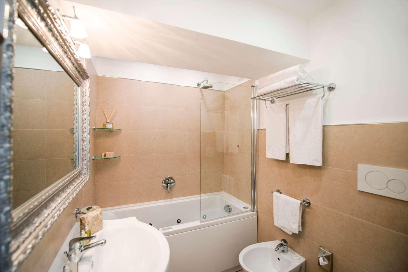 Hotel-Villa-Gabrisa-Room-26