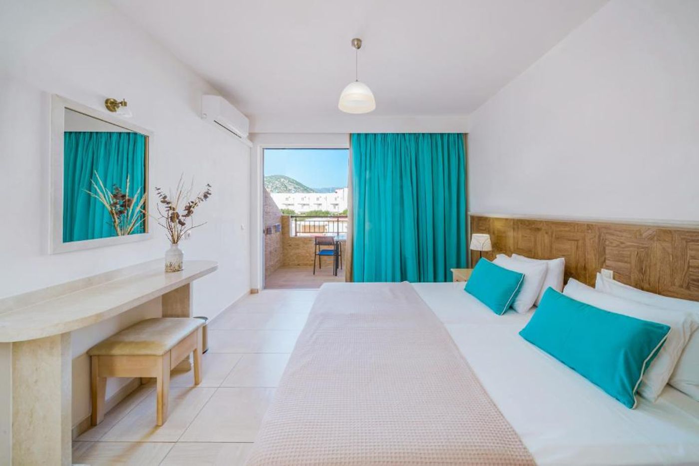 Maria-Rousse-Studios-Room-28