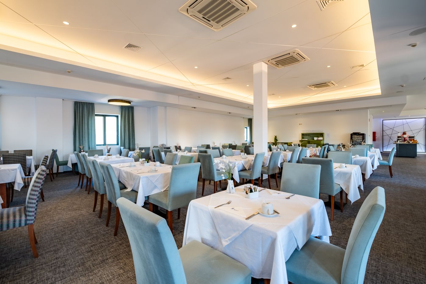 Hotel-Mediterranean-Beach-Restaurant-61