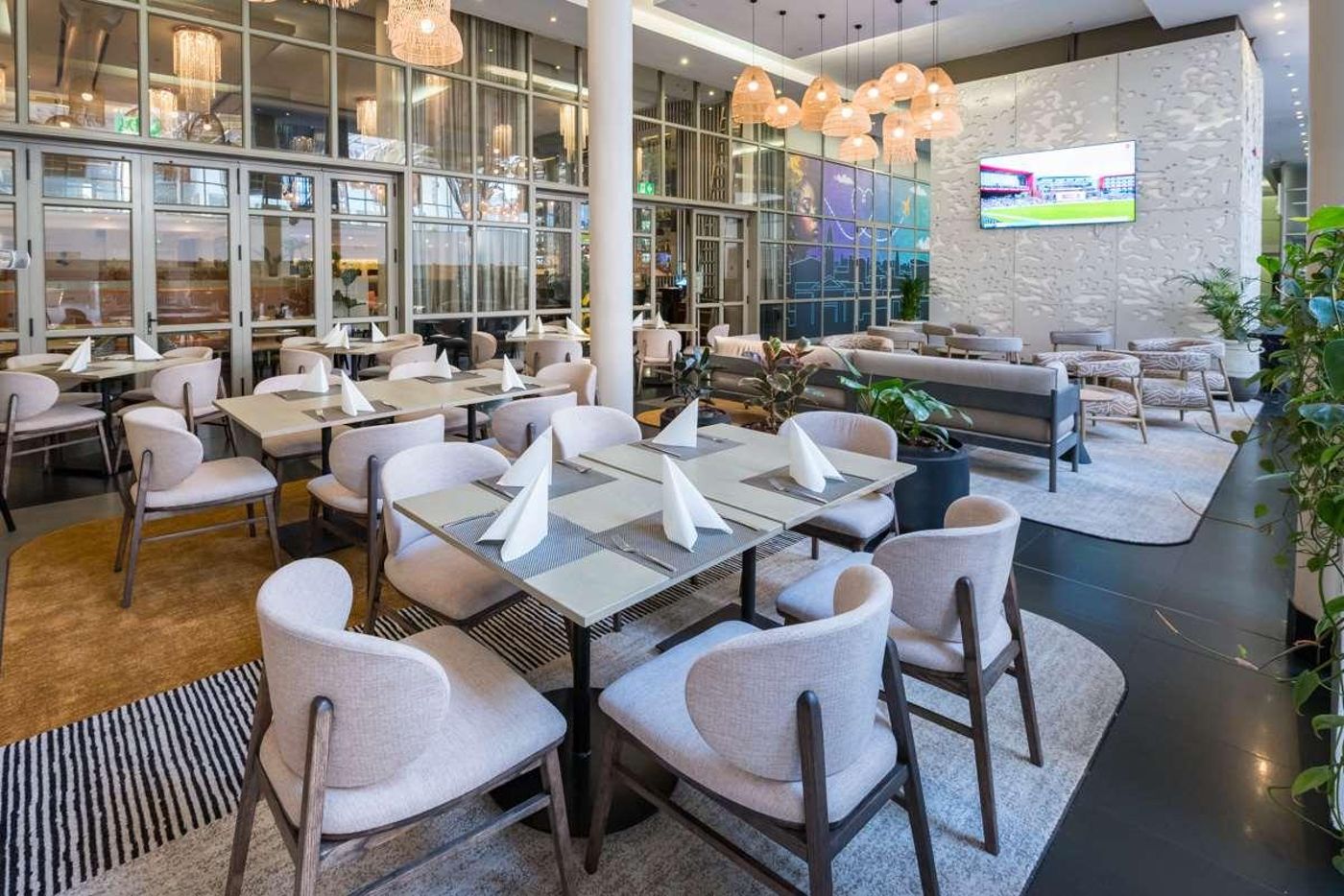 Doubletree-by-Hilton-Cape-Town-Restaurant-6